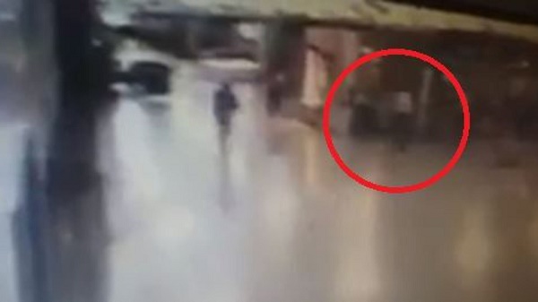 Attentat à Istanbul: un policier tire sur un kamikaze qui se fait exploser - VIDEO