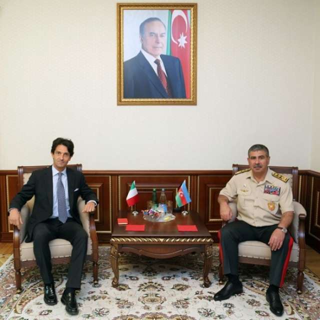 Azerbaijan’s defense minister meets Italian ambassador