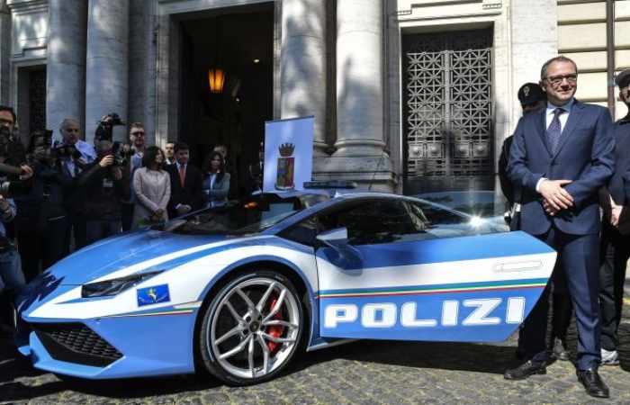 Italian police get a new supercar