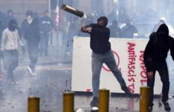 Italy protests: Anti-EU leader's visit sparks violence in Naples