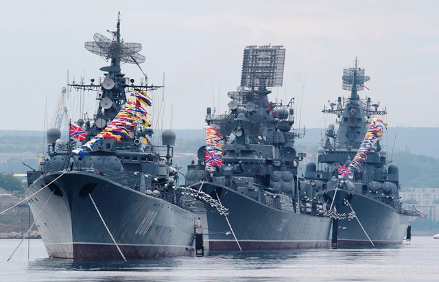 Rusiya hərbi gəmilərini Bakıya göndərir