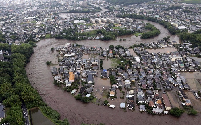 Tens of thousands stranded after Japan floods - V?DEO