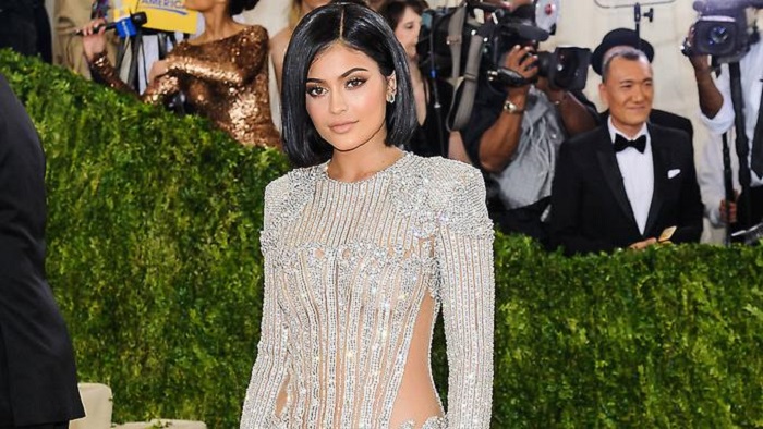 Kylie Jenners Brüste sorgen für Gerüchte
