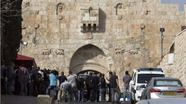 Jerusalem attacks: Israelis wounded in fresh stabbings