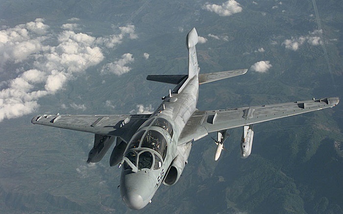US Air Force jet crashes after commencement flyover attended by Obama   