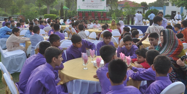 Birinci xanım Pakistanda iftar verdi - FOTO