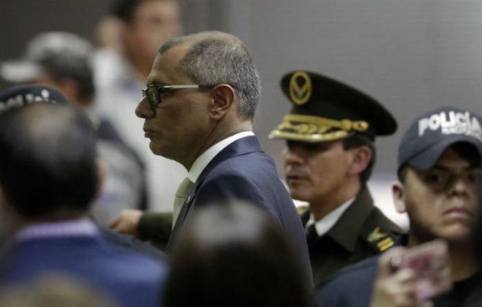 Condenan a vicepresidente de Ecuador a 6 años de cárcel