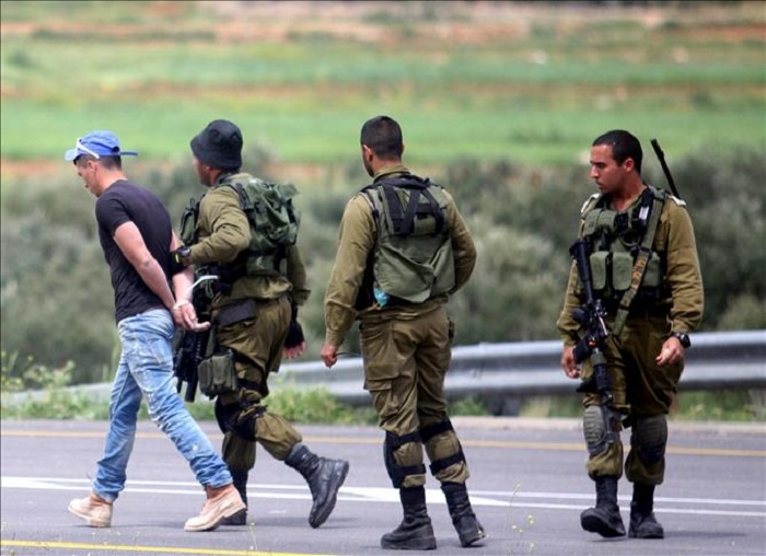 L`armée israélienne arrête treize Palestiniens en Cisjordanie