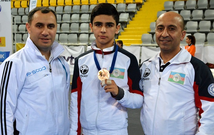 Un karatéka adolescent azerbaïdjanais termine troisième des championnats d’Europe