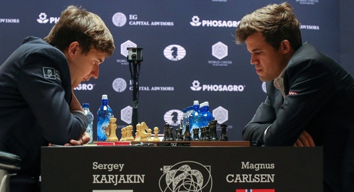 Carlsen se impone a Kariakin en la décima partida por la corona mundial de ajedrez 