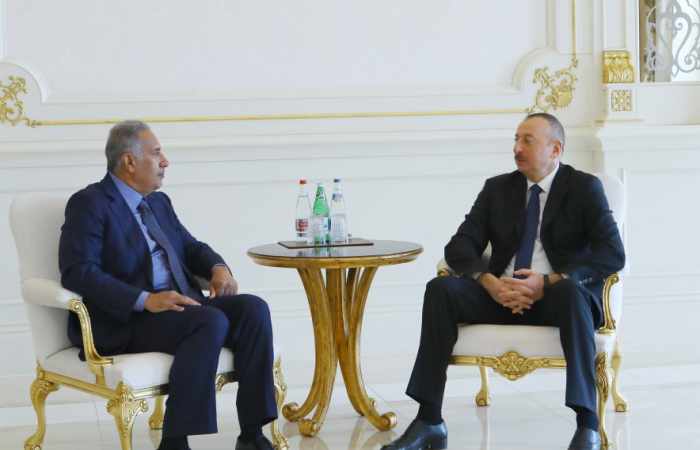 Präsident Ilham Aliyev empfängt ehemaligen Premierminister von Katar