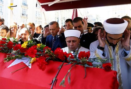 Kayahan dəfn edildi, Ərdoğan namaz qıldı (VİDEO)