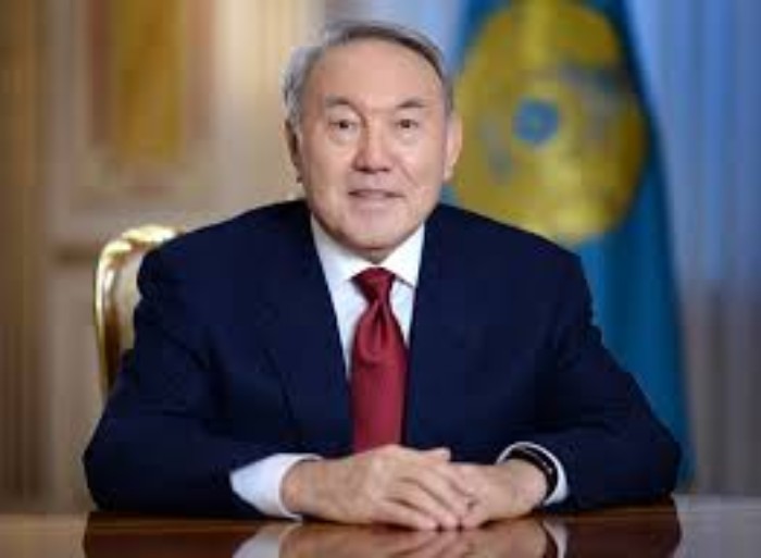 Presidente kazajo llama a redistribuir las funciones del presidente y el Parlamento 