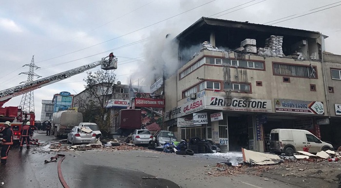 İstanbulda güclü partlayış - Yaralılar var