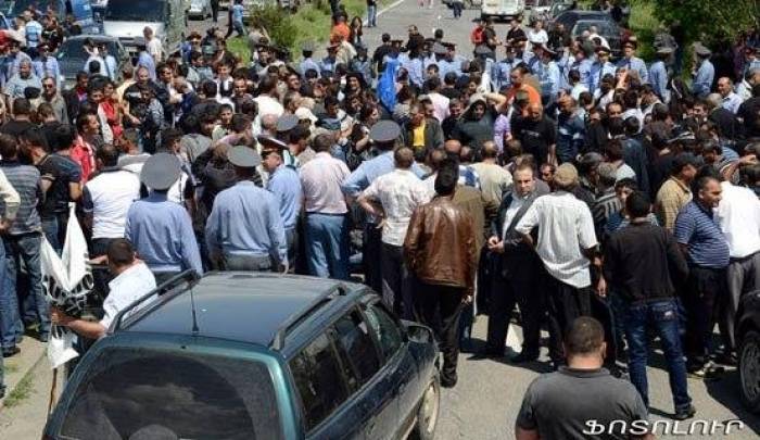 Les Arméniens ont bloqué la route vers Kalbadjar pendant une action de protestation