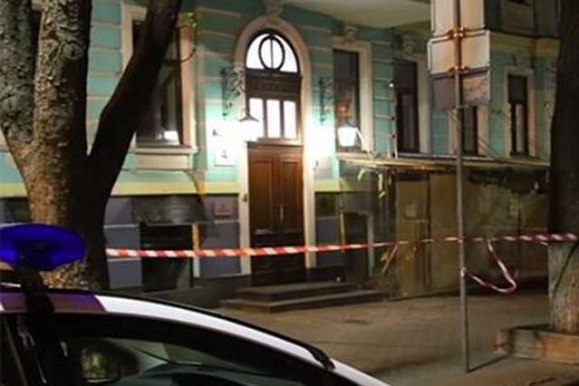 At least one dead after car explodes in central Kiev

