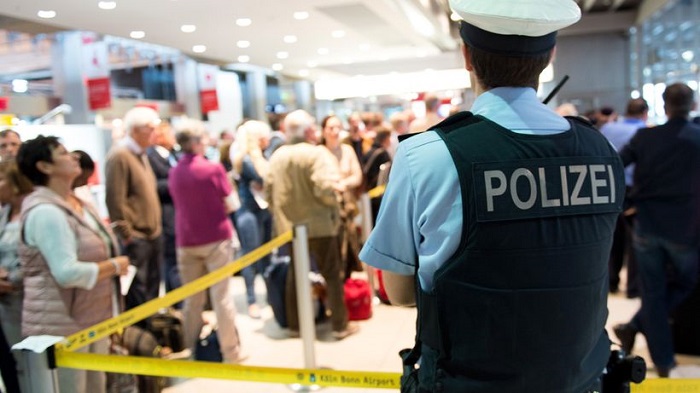 Polizei nimmt Verdächtigen am Flughafen Köln/Bonn fest