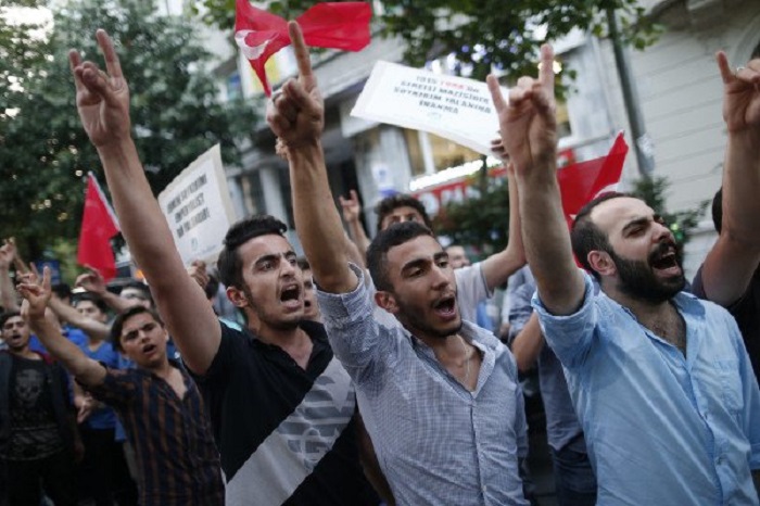 Anti-deutsche Proteste in Istanbul: Generalkonsulat abgeriegelt