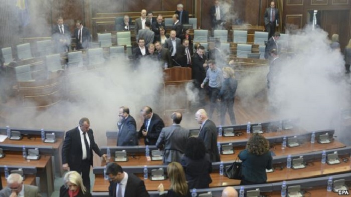 Kosovo: opposition MPs fire tear gas in ninth parliament attack in six months - VIDEO