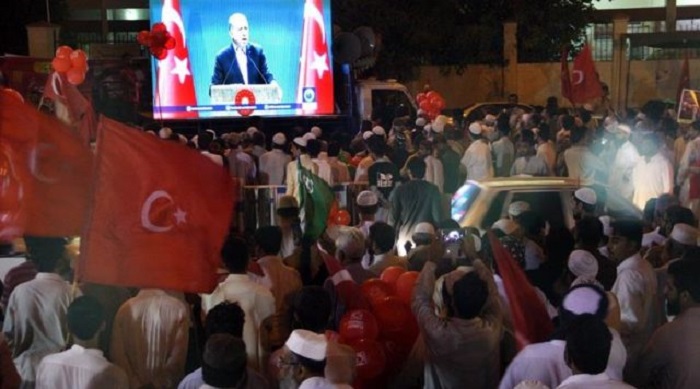 Pakistan: Tausende demonstrieren Solidarität mit Türkei und Erdogan