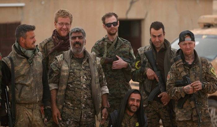Los kurdos 'regalan' a EEUU una base aérea en Siria 