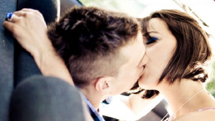 11 widerliche Kuss-Fehler, die dir jedes Date versauen