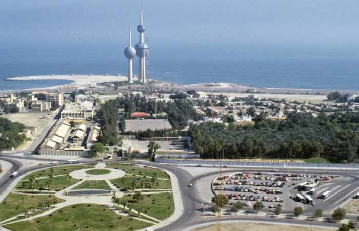 Arranca en Kuwait reunión del comité que vigila el recorte de producción petrolera