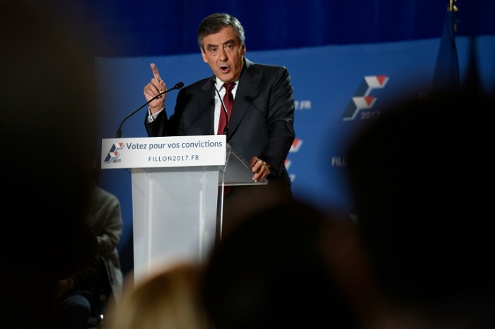 Suppression de 500.000 fonctionnaires: quand Fillon tord les chiffres