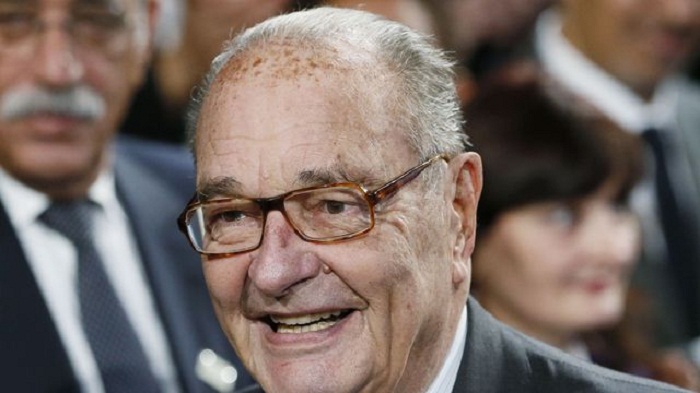 Chirac toujours hospitalisé, sa famille `demande qu`on respecte sa tranquillité`