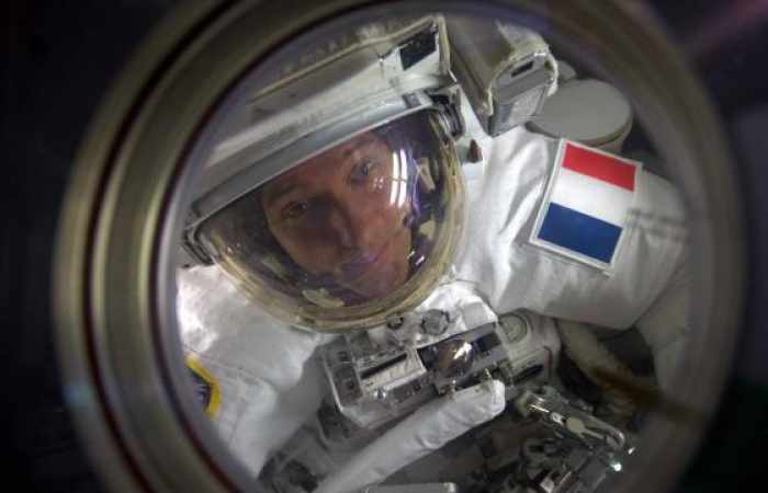 L'astronaute français Thomas Pesquet effectue sa deuxième sortie dans l'espace - EN DIRECT