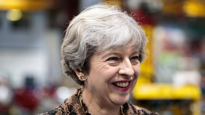 Theresa May au Japon pour rassurer sur le Brexit