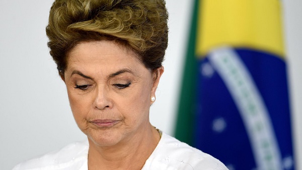 Brésil: le sénat décide de juger Dilma Rousseff