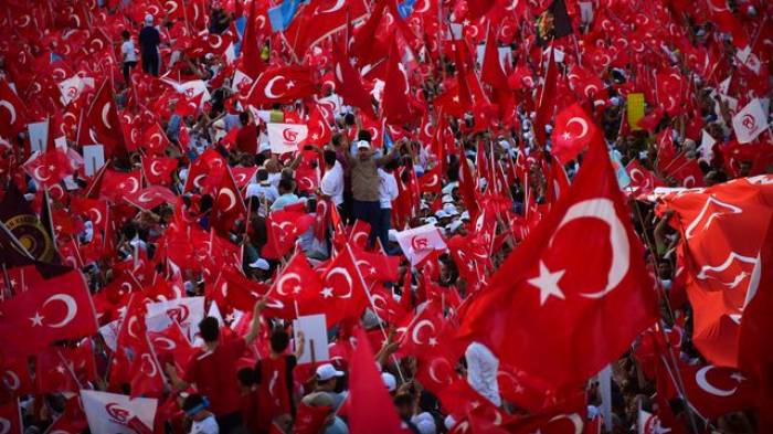 La Turquie réintègre plus de 1.800 fonctionnaires renvoyés après le putsch manqué