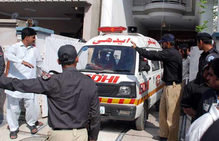 Suicide bombing kills six, wounds 22 in Pakistan's Lahore