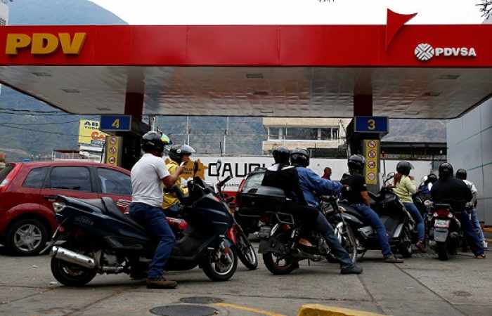 Largas filas por combustible en Venezuela pese a que no hay escasez de suministro
