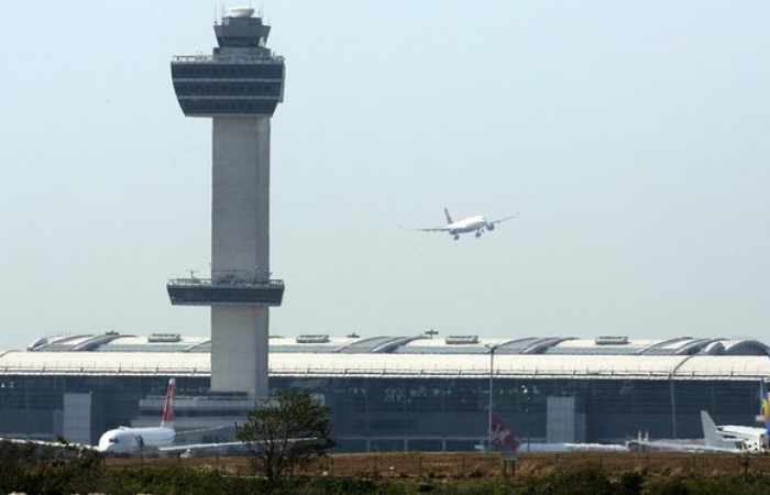 US forbids any device larger than cellphone on airlines from 13 countries