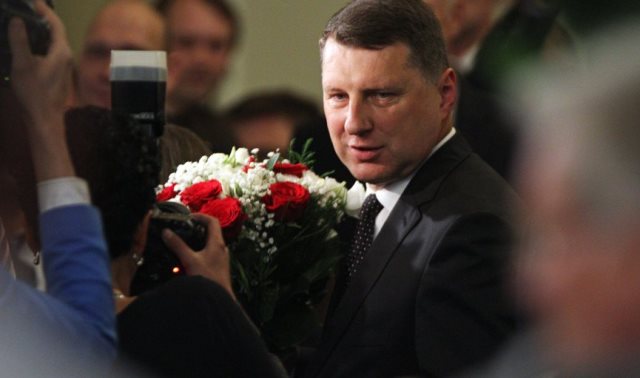Latviya prezidenti Bakıda nazir qızının toyunda oynayıb