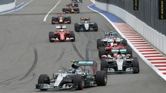 `Formula 1`-də hadisə - Bolid trasın ortasında dayandı 