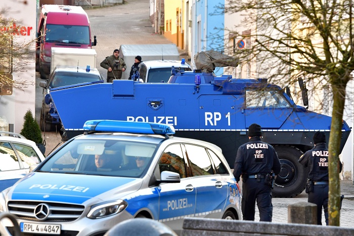 39-Jähriger attackiert eigene Familie mit Axt