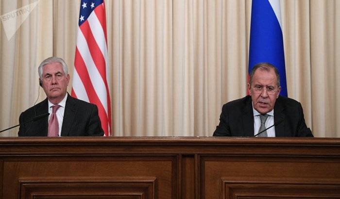 Lavrov y Tillerson analizaron Siria y Ucrania al reunirse en Nueva York