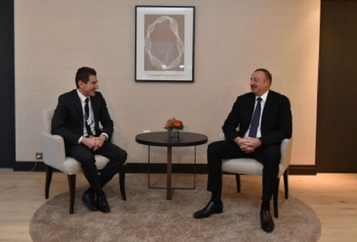 Ilham Aliyev traff sich in Davos mit dem Vertreter des Finanzberaters Aserbaidschans