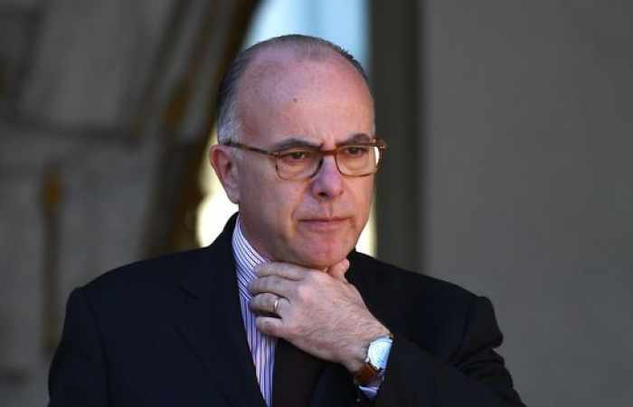 Attaque de Paris: Cazeneuve tacle Le Pen et Fillon