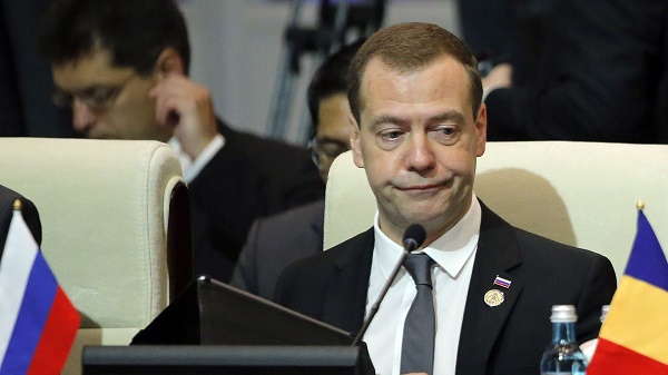 Russie: 160.000 personnes demandent la démission de Medvedev 