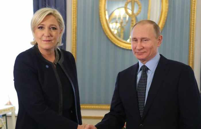 Poutine reçoit Le Pen à Moscou
