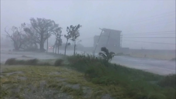 Le typhon Haima et ses rafales à 315 km/h s`abattent sur les Philippines