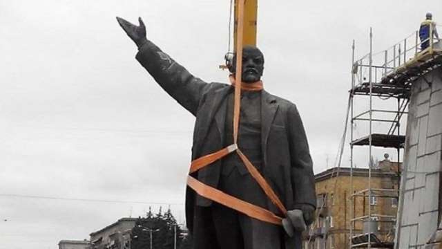 Ukraine schleift seine größte Lenin-Statue