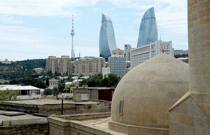 Russisches Internetportal Lenta.ru über Attraktivität von Baku