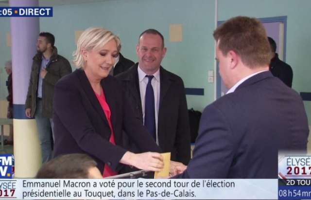 Marine Le Pen a voté à Hénin-Beaumont