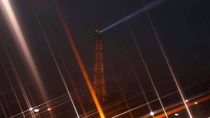Tour Eiffel: le phare éteint jusqu'au 10 octobre