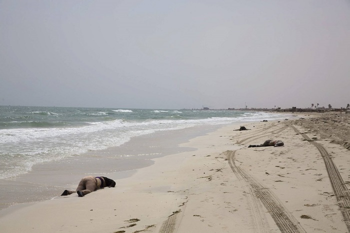 Hallados 117 cadáveres de náufragos en una playa de Libia